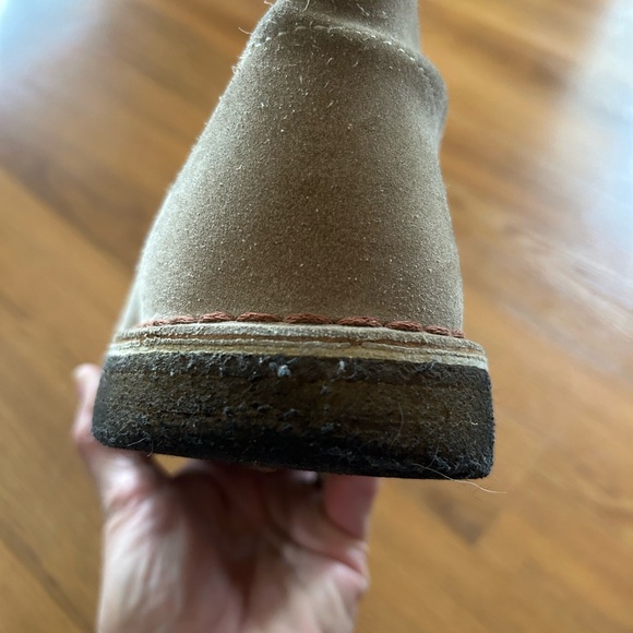 Mens size 9 Clarks desert boots. - Picture 4 of 12
